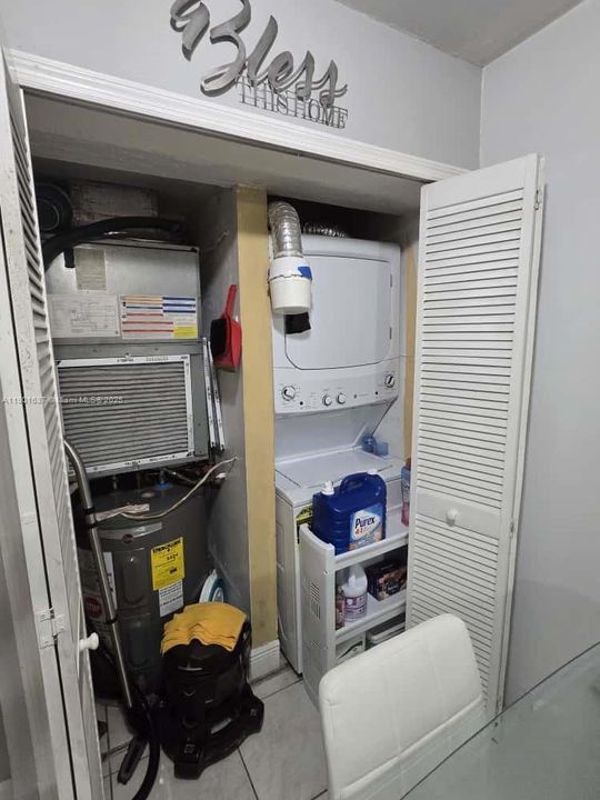 For Rent: $2,250 (2 beds, 2 baths, 896 Square Feet)