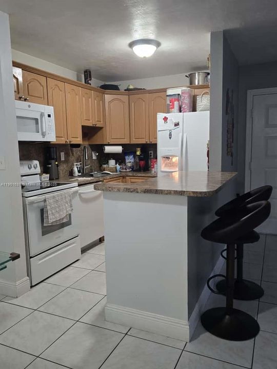 For Rent: $2,250 (2 beds, 2 baths, 896 Square Feet)