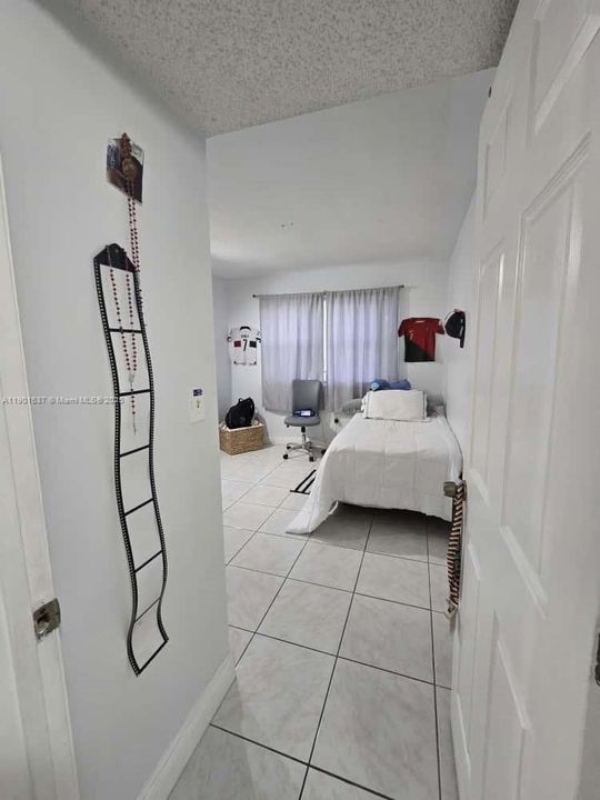 For Rent: $2,250 (2 beds, 2 baths, 896 Square Feet)