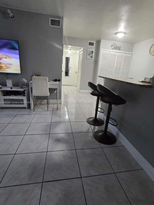 For Rent: $2,250 (2 beds, 2 baths, 896 Square Feet)