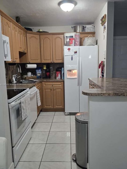 For Rent: $2,250 (2 beds, 2 baths, 896 Square Feet)