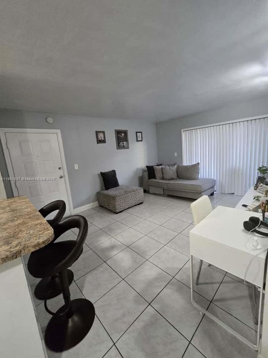 For Rent: $2,250 (2 beds, 2 baths, 896 Square Feet)