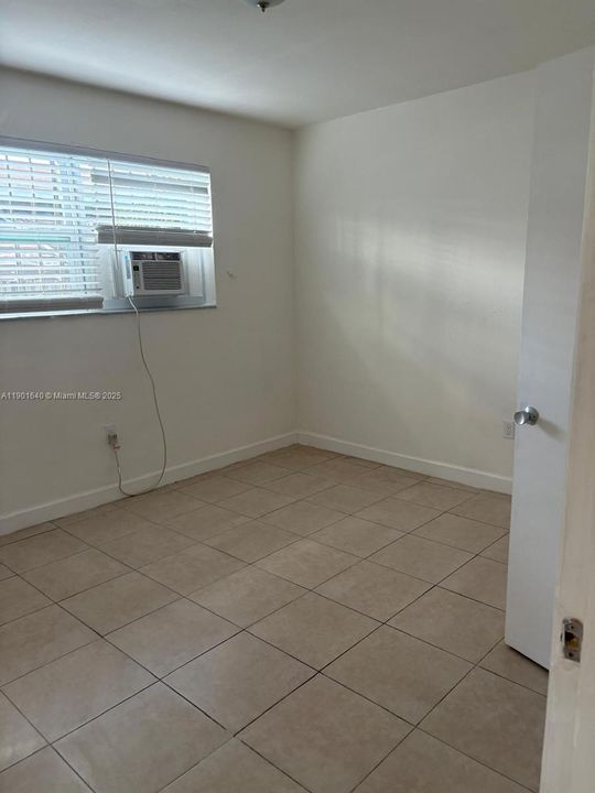 Active With Contract: $2,080 (2 beds, 1 baths, 1404 Square Feet)