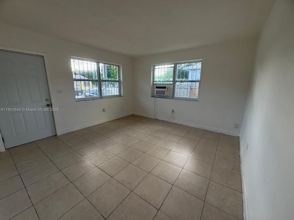 Active With Contract: $2,080 (2 beds, 1 baths, 1404 Square Feet)