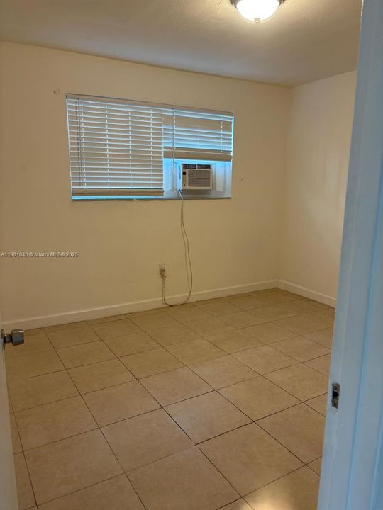 Active With Contract: $2,080 (2 beds, 1 baths, 1404 Square Feet)