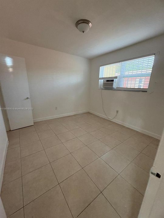 Active With Contract: $2,080 (2 beds, 1 baths, 1404 Square Feet)