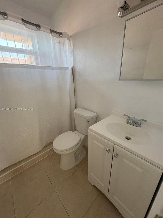Active With Contract: $2,080 (2 beds, 1 baths, 1404 Square Feet)