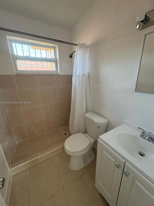 Active With Contract: $2,080 (2 beds, 1 baths, 1404 Square Feet)