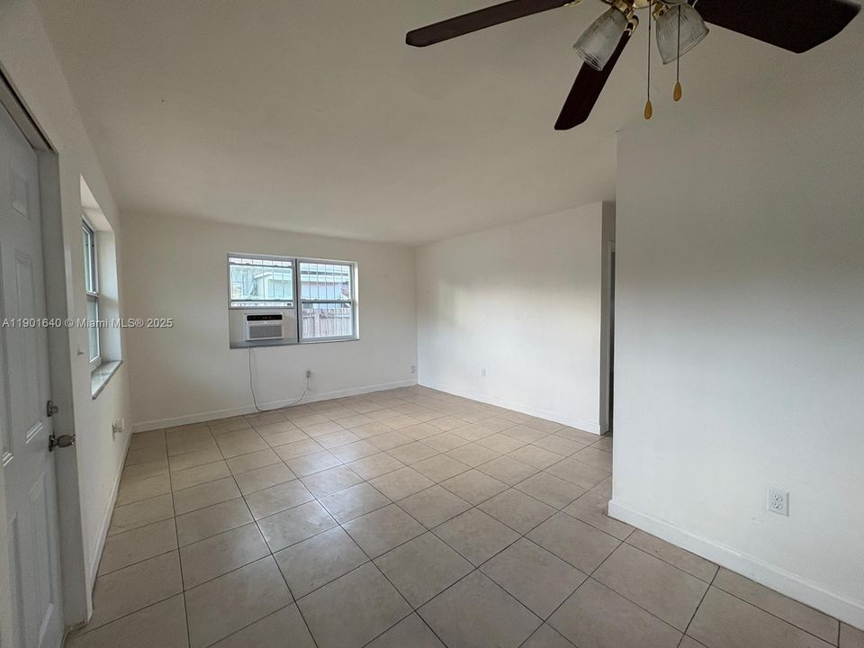 Active With Contract: $2,080 (2 beds, 1 baths, 1404 Square Feet)
