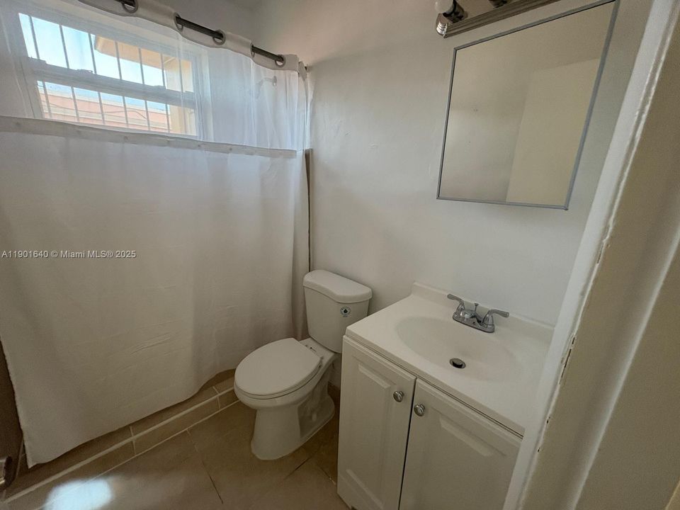 Active With Contract: $2,080 (2 beds, 1 baths, 1404 Square Feet)