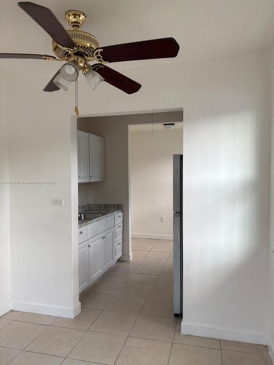 Active With Contract: $2,080 (2 beds, 1 baths, 1404 Square Feet)