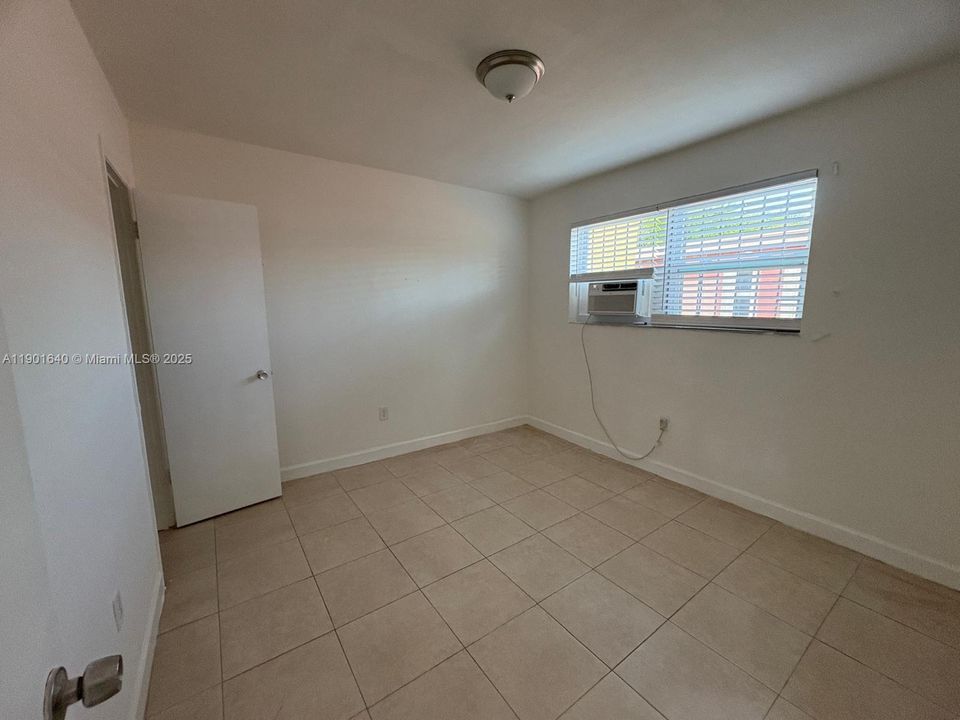 Active With Contract: $2,080 (2 beds, 1 baths, 1404 Square Feet)