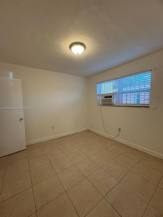Active With Contract: $2,080 (2 beds, 1 baths, 1404 Square Feet)