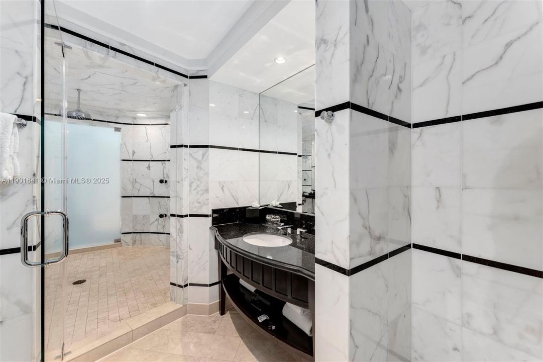 En Venta: $12,000,000 (5 camas, 6 baños, 5386 Pies cuadrados)