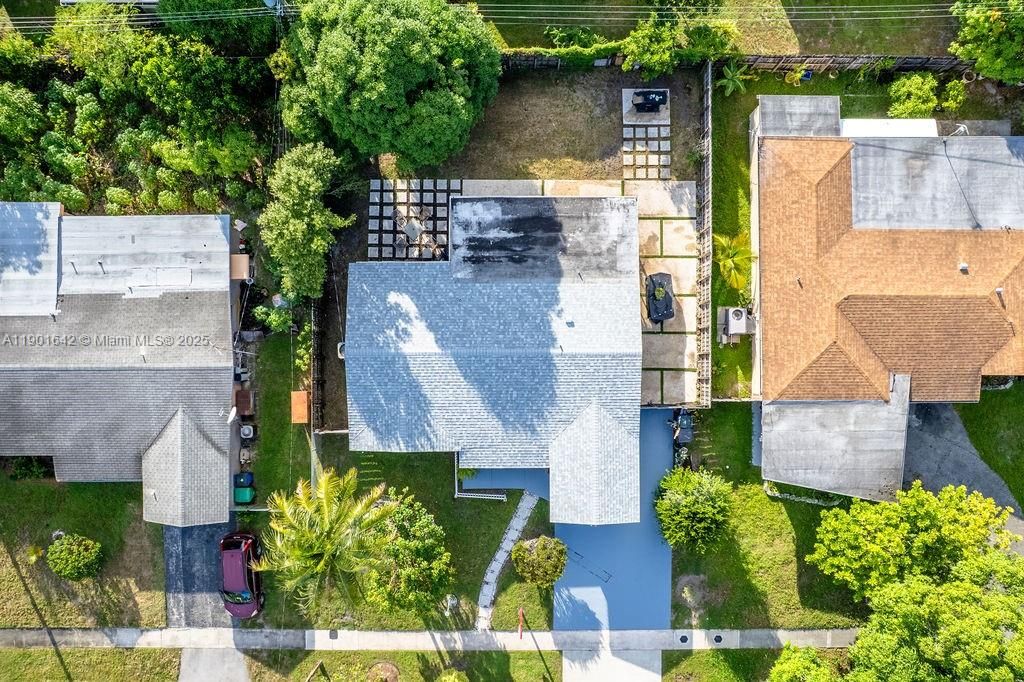 For Sale: $399,000 (3 beds, 1 baths, 1111 Square Feet)