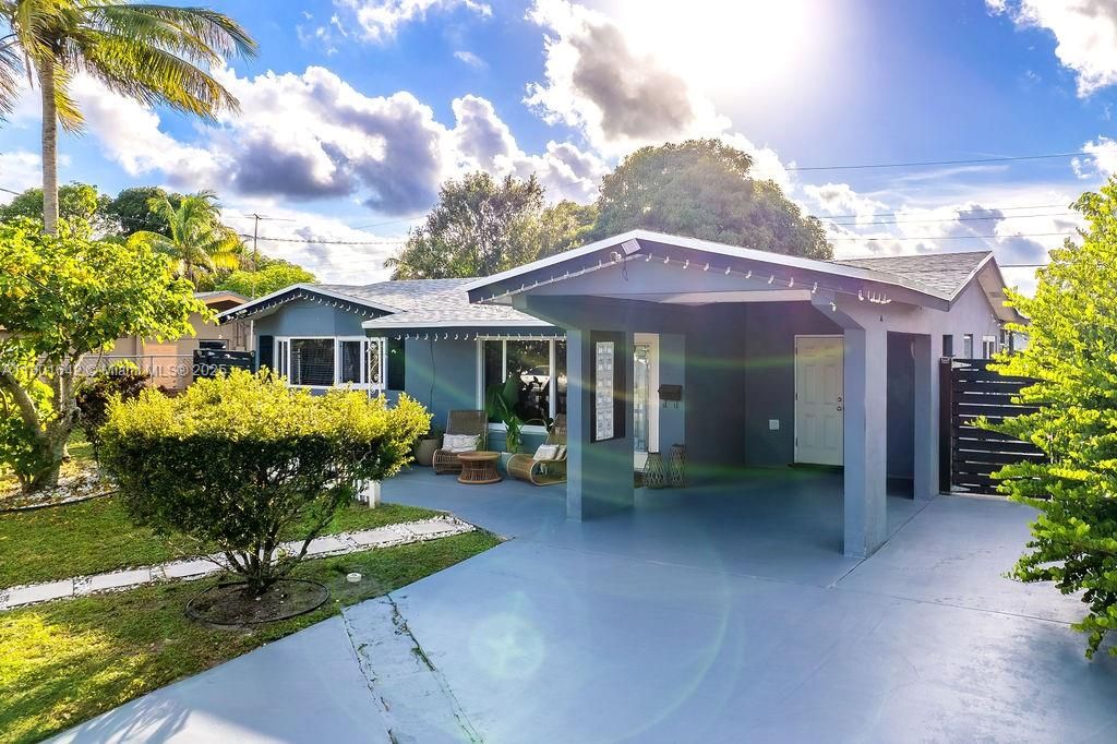 For Sale: $399,000 (3 beds, 1 baths, 1111 Square Feet)