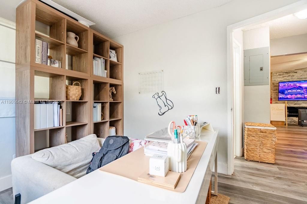 For Sale: $399,000 (3 beds, 1 baths, 1111 Square Feet)