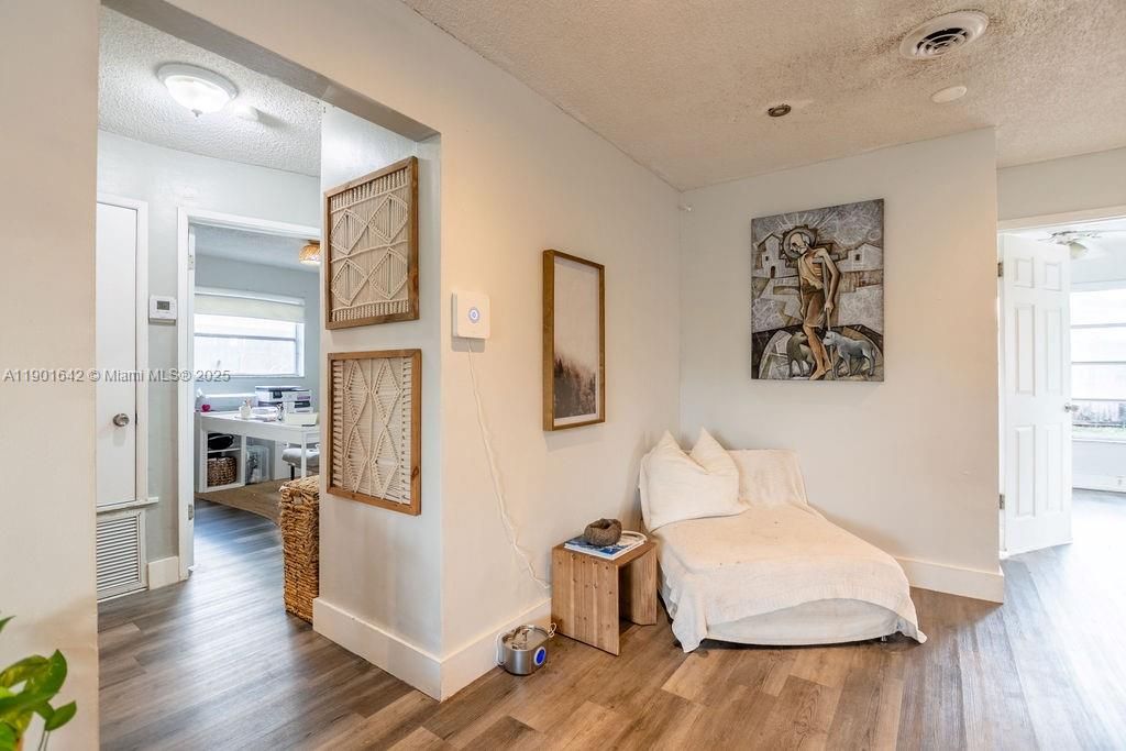 For Sale: $399,000 (3 beds, 1 baths, 1111 Square Feet)