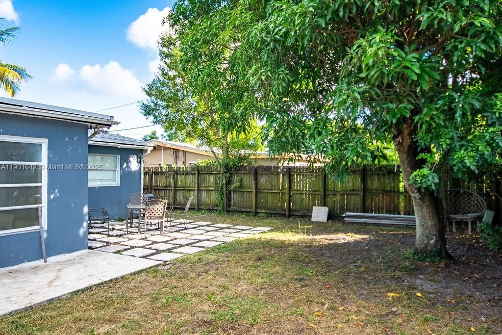 For Sale: $399,000 (3 beds, 1 baths, 1111 Square Feet)