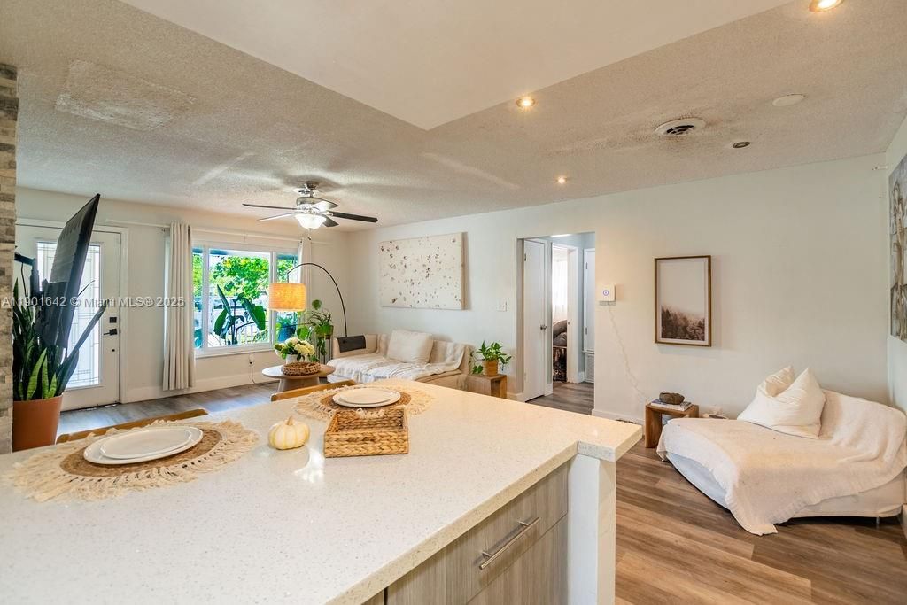 For Sale: $399,000 (3 beds, 1 baths, 1111 Square Feet)