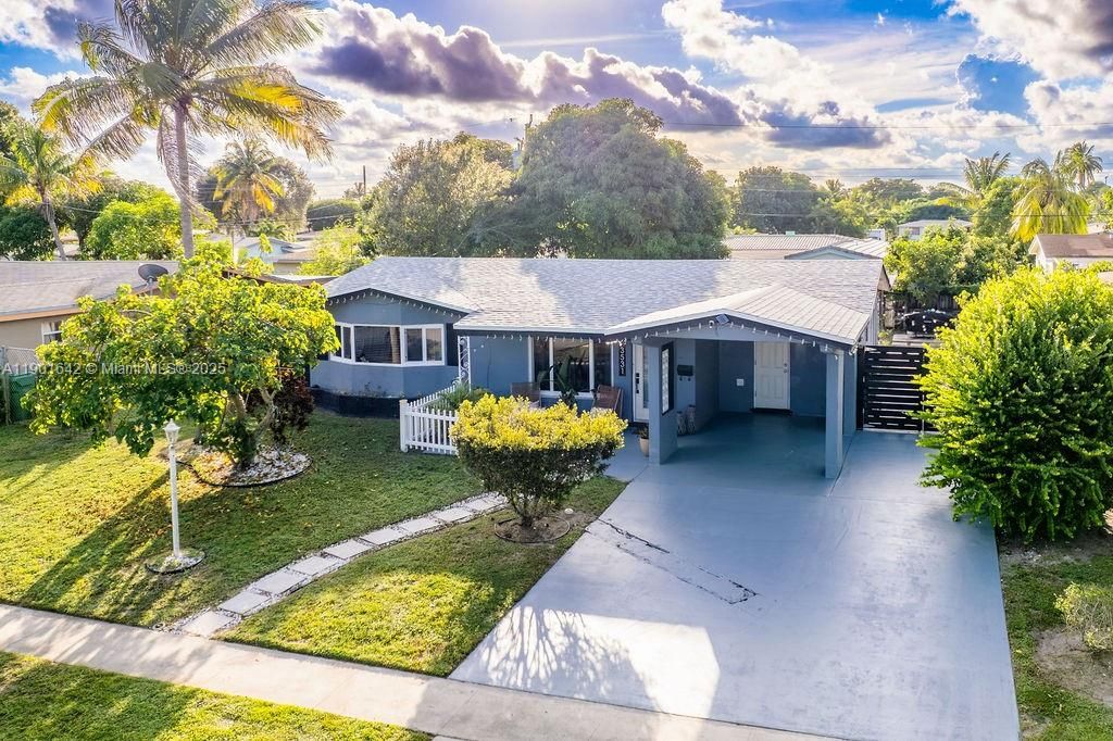 For Sale: $399,000 (3 beds, 1 baths, 1111 Square Feet)