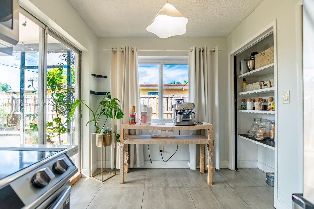 For Sale: $399,000 (3 beds, 1 baths, 1111 Square Feet)