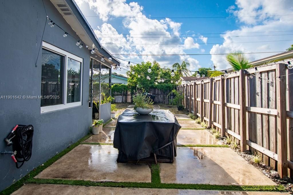 For Sale: $399,000 (3 beds, 1 baths, 1111 Square Feet)