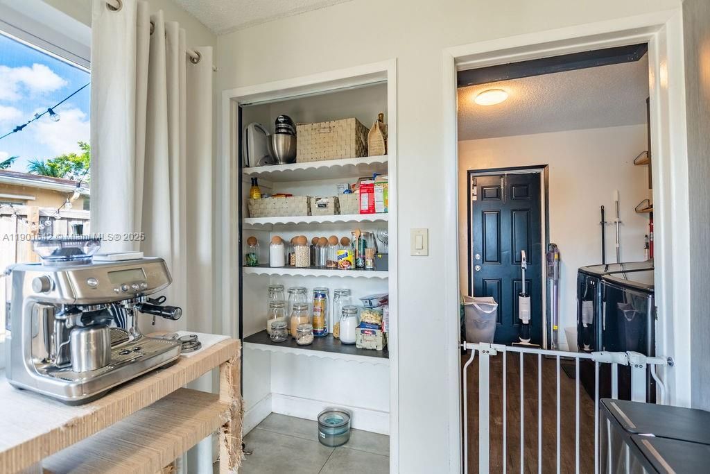 For Sale: $399,000 (3 beds, 1 baths, 1111 Square Feet)