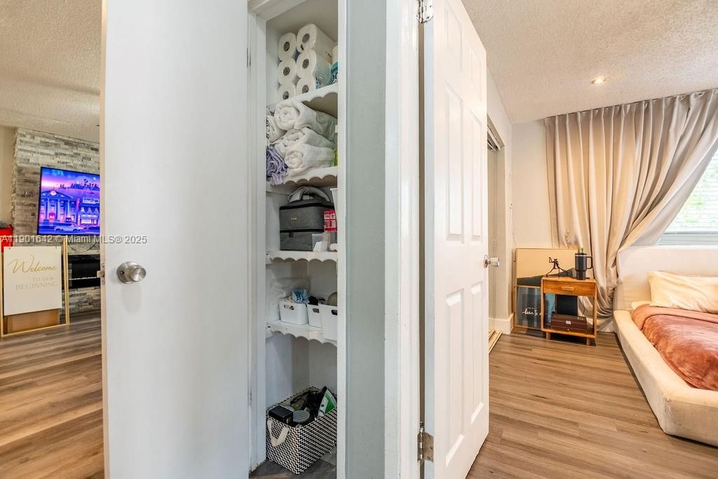 For Sale: $399,000 (3 beds, 1 baths, 1111 Square Feet)