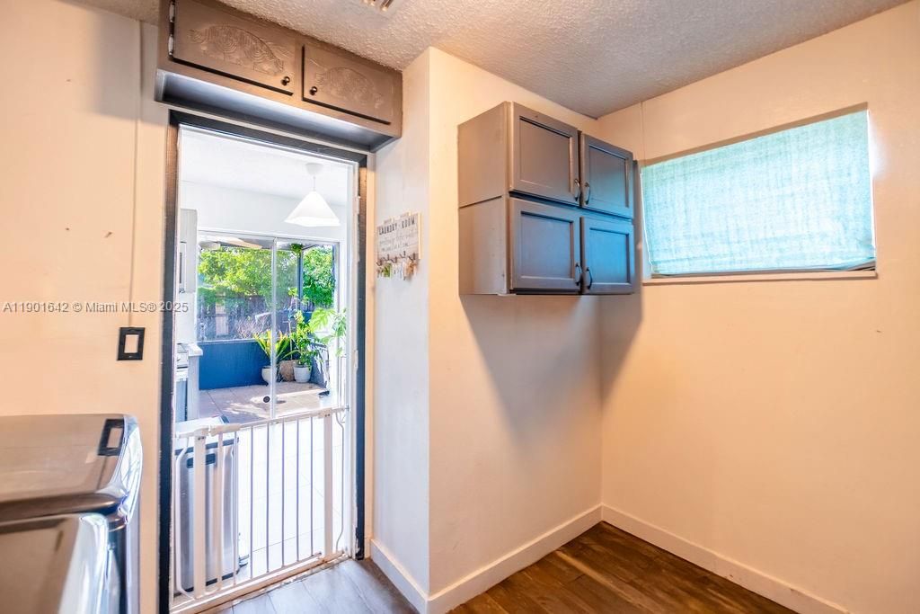 For Sale: $399,000 (3 beds, 1 baths, 1111 Square Feet)