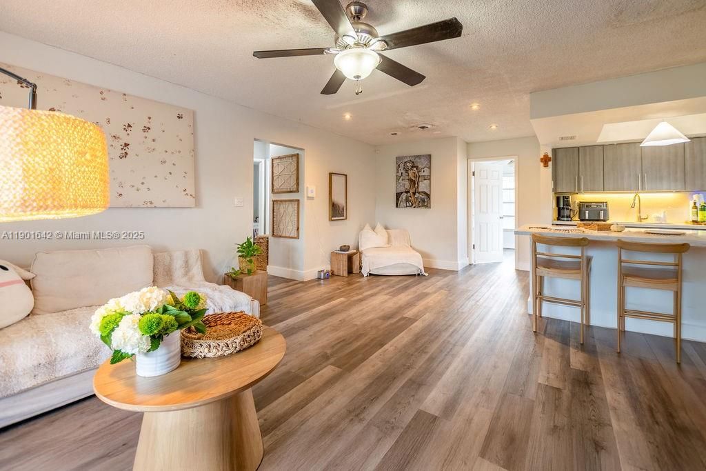 For Sale: $399,000 (3 beds, 1 baths, 1111 Square Feet)