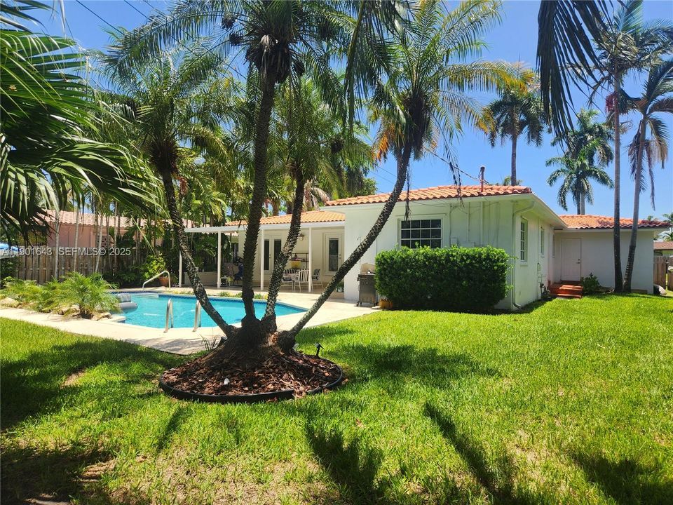 待售: $1,050,000 (3 贝兹, 2 浴室, 1861 平方英尺)