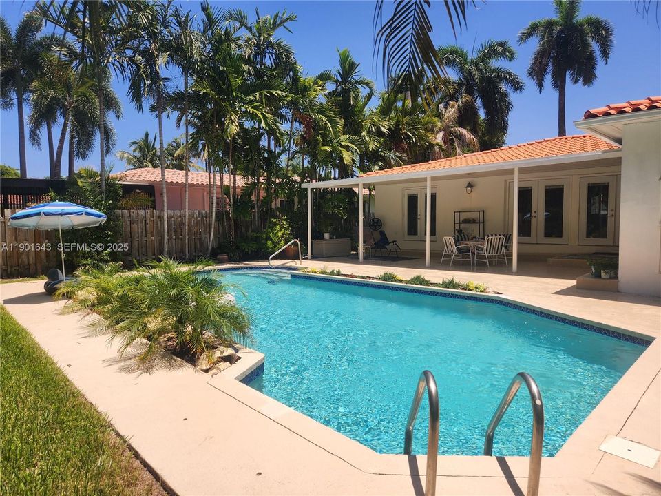 待售: $1,050,000 (3 贝兹, 2 浴室, 1861 平方英尺)