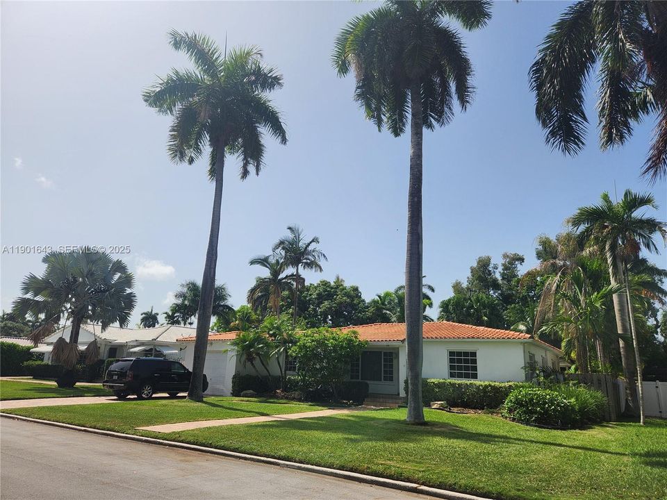 待售: $1,050,000 (3 贝兹, 2 浴室, 1861 平方英尺)