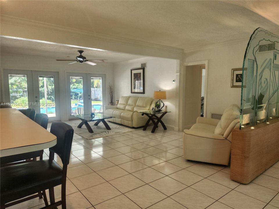 待售: $1,050,000 (3 贝兹, 2 浴室, 1861 平方英尺)