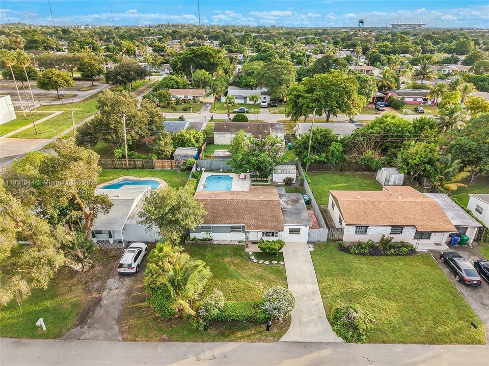 For Sale: $490,000 (4 beds, 2 baths, 875 Square Feet)