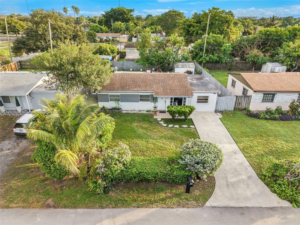 For Sale: $490,000 (4 beds, 2 baths, 875 Square Feet)