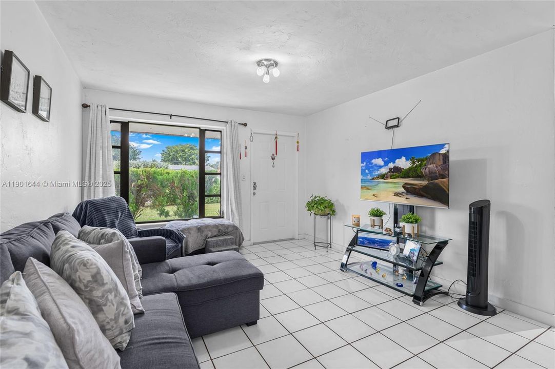 For Sale: $490,000 (4 beds, 2 baths, 875 Square Feet)