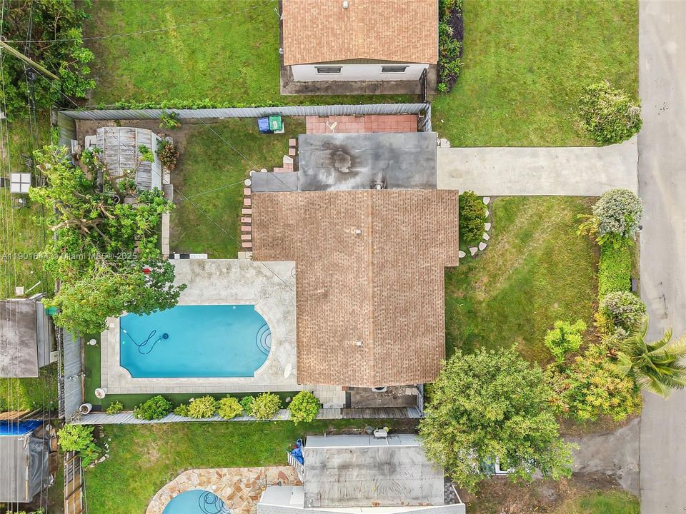 For Sale: $490,000 (4 beds, 2 baths, 875 Square Feet)