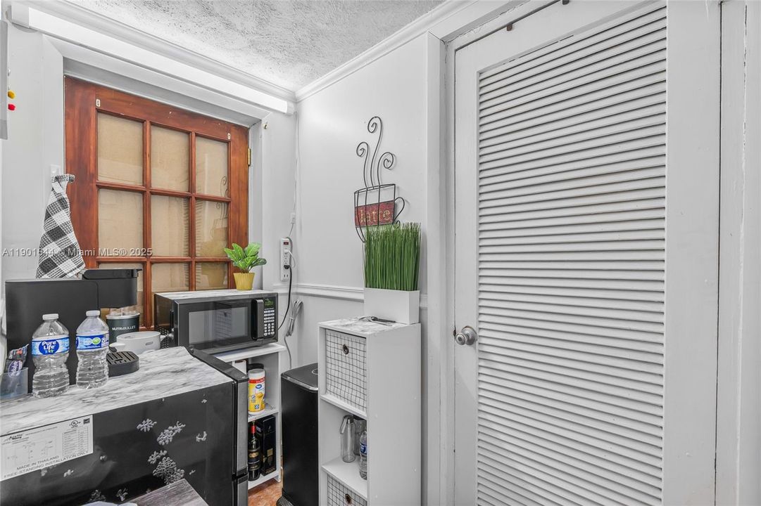 For Sale: $490,000 (4 beds, 2 baths, 875 Square Feet)