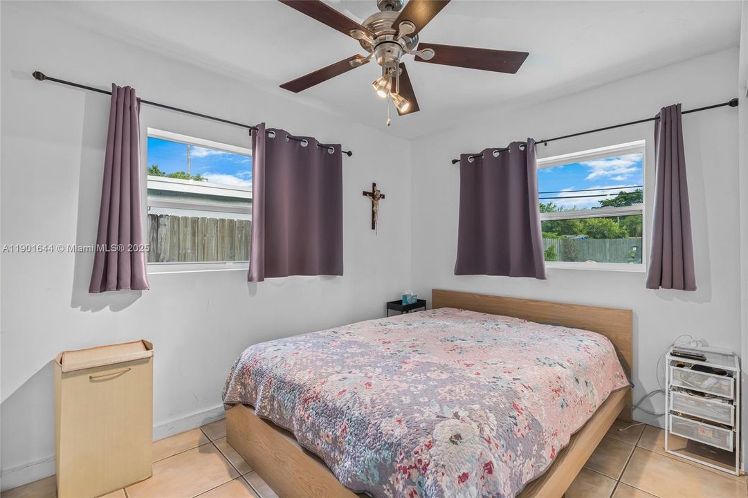 For Sale: $490,000 (4 beds, 2 baths, 875 Square Feet)