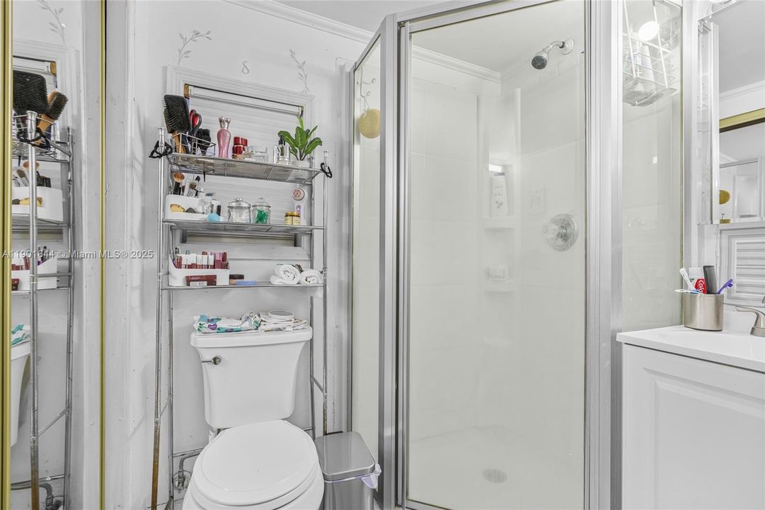 For Sale: $490,000 (4 beds, 2 baths, 875 Square Feet)