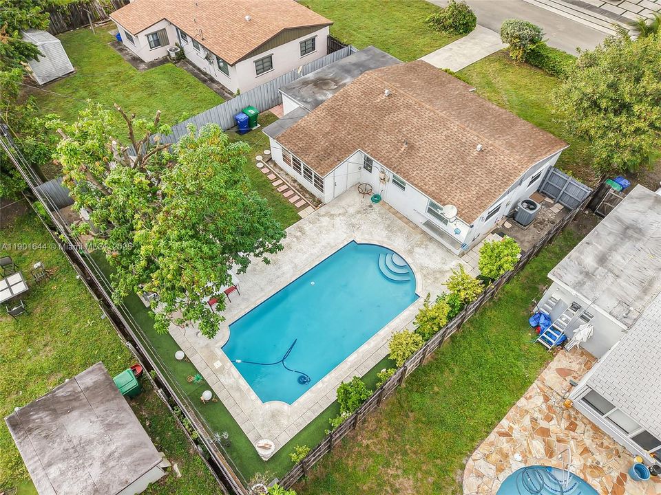 For Sale: $490,000 (4 beds, 2 baths, 875 Square Feet)