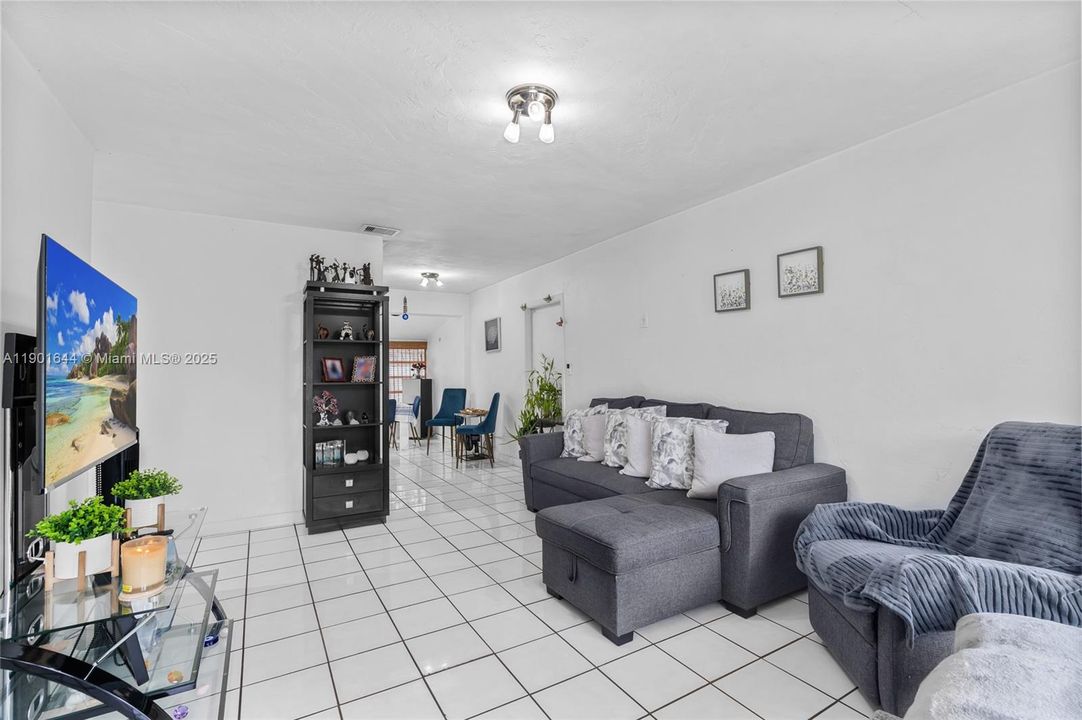 For Sale: $490,000 (4 beds, 2 baths, 875 Square Feet)