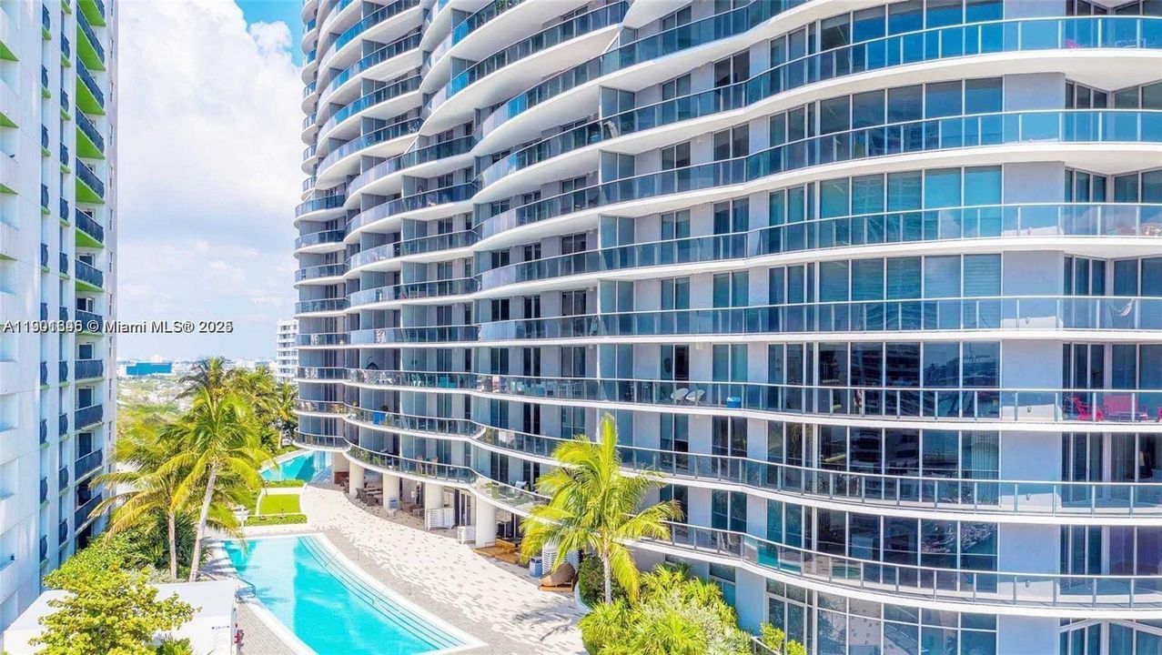 Recently Rented: $4,300 (2 beds, 2 baths, 1031 Square Feet)