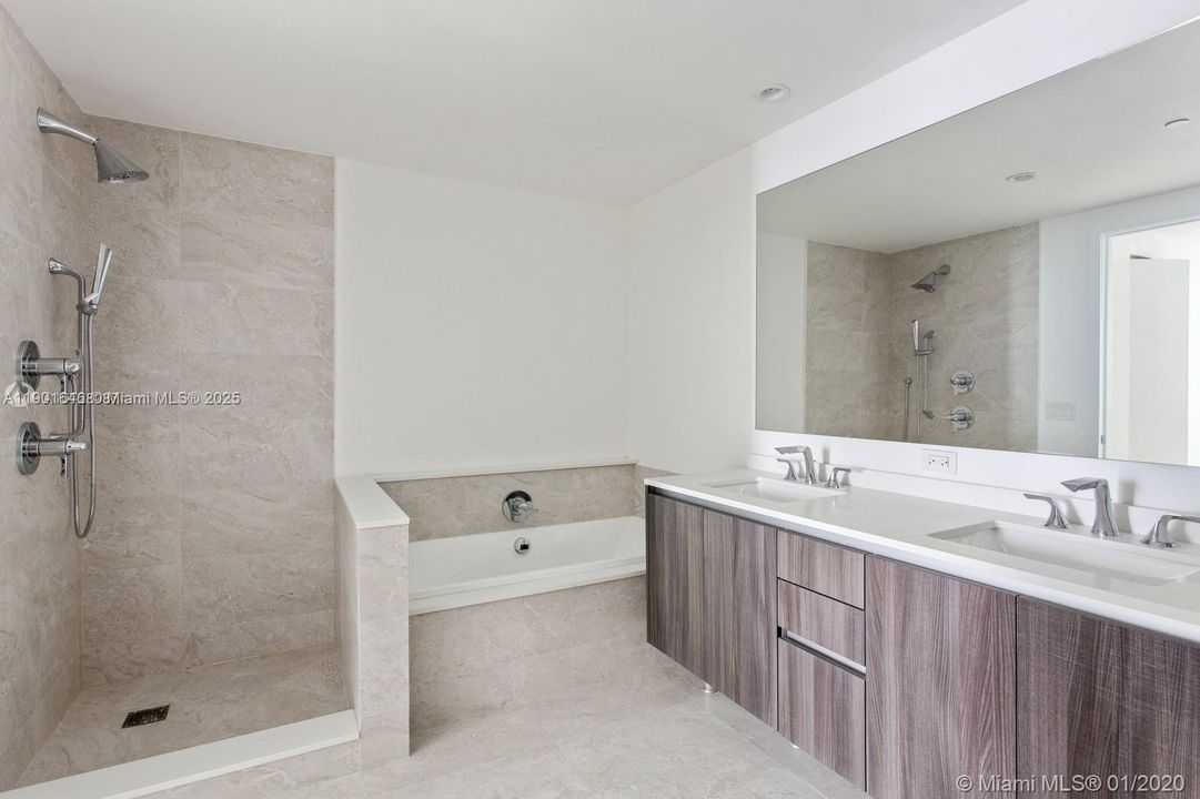 Recently Rented: $4,300 (2 beds, 2 baths, 1031 Square Feet)