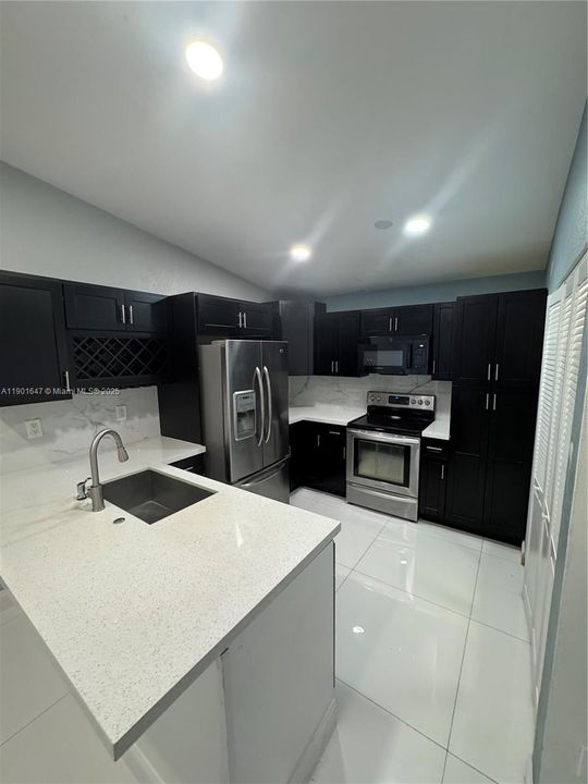 For Rent: $2,850 (3 beds, 2 baths, 1120 Square Feet)