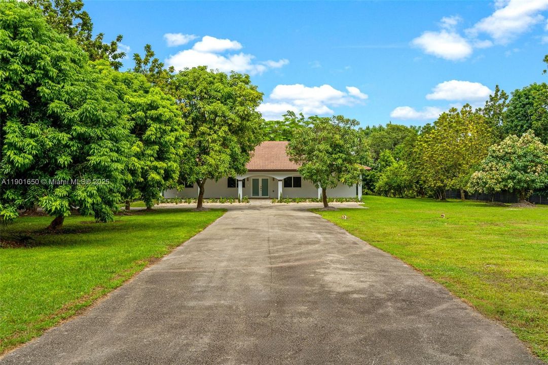 For Sale: $1,499,000 (3 beds, 3 baths, 2202 Square Feet)