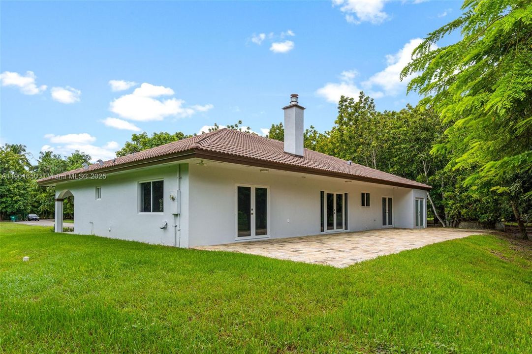 For Sale: $1,499,000 (3 beds, 3 baths, 2202 Square Feet)