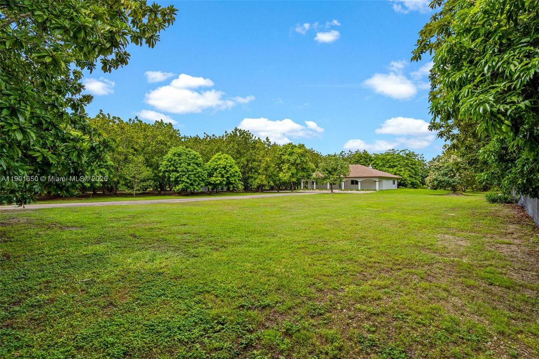 For Sale: $1,499,000 (3 beds, 3 baths, 2202 Square Feet)